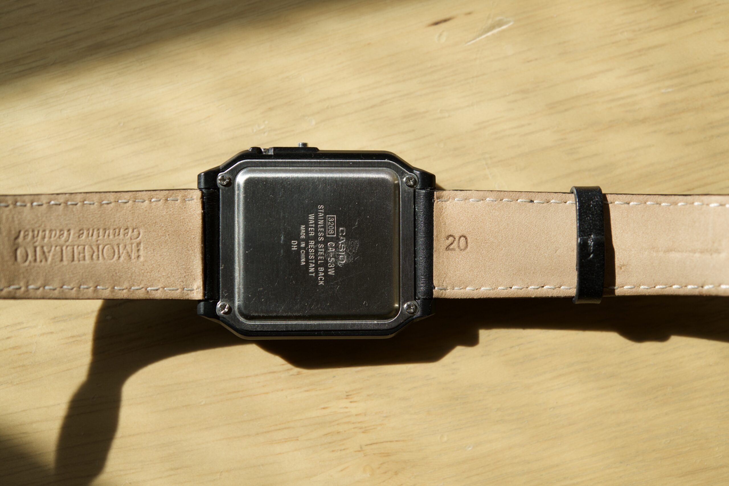 データバンクの時計側のベルト幅は20mm