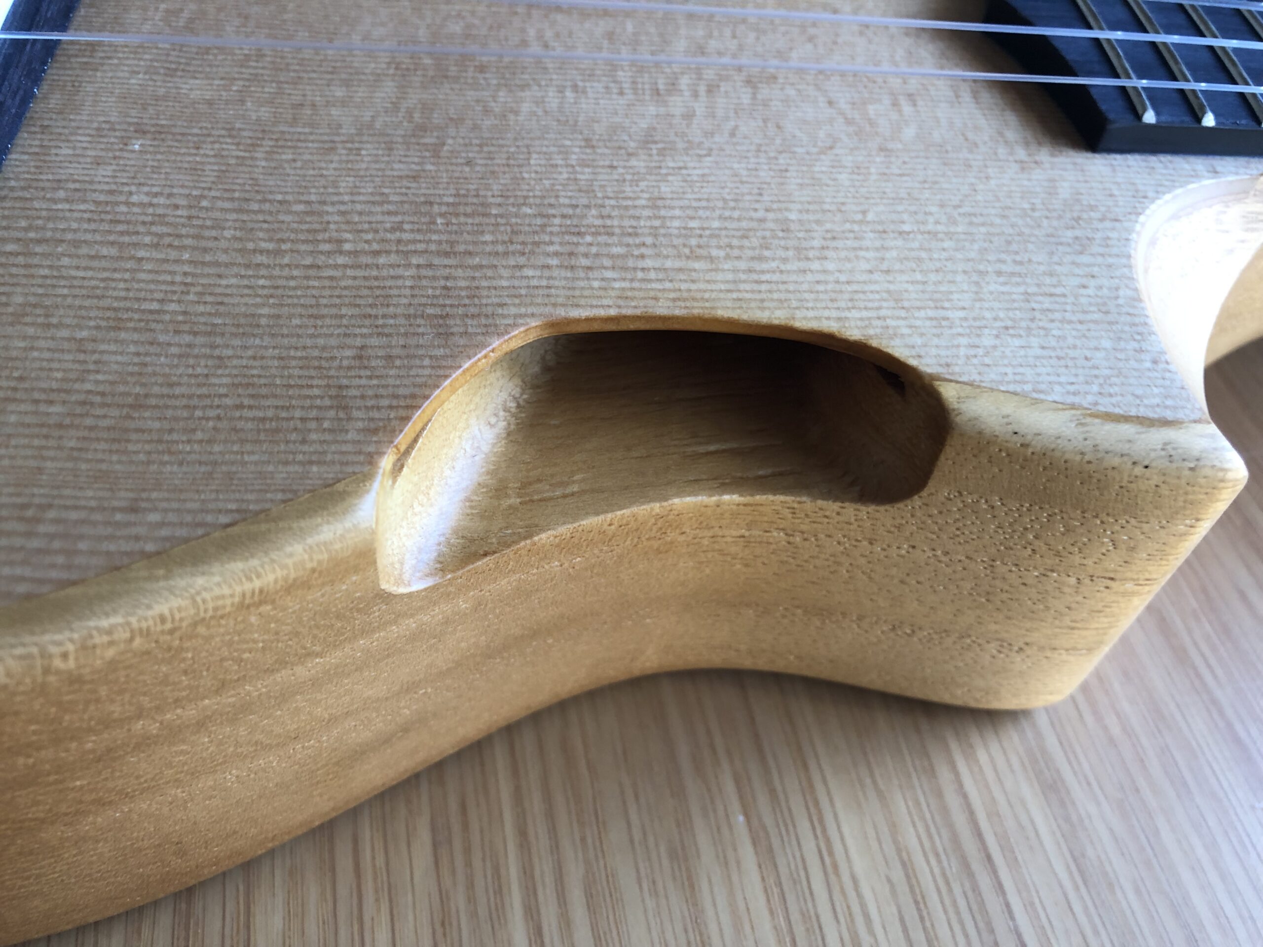 アイバニーズのミニギターの写真をちょっとだけ